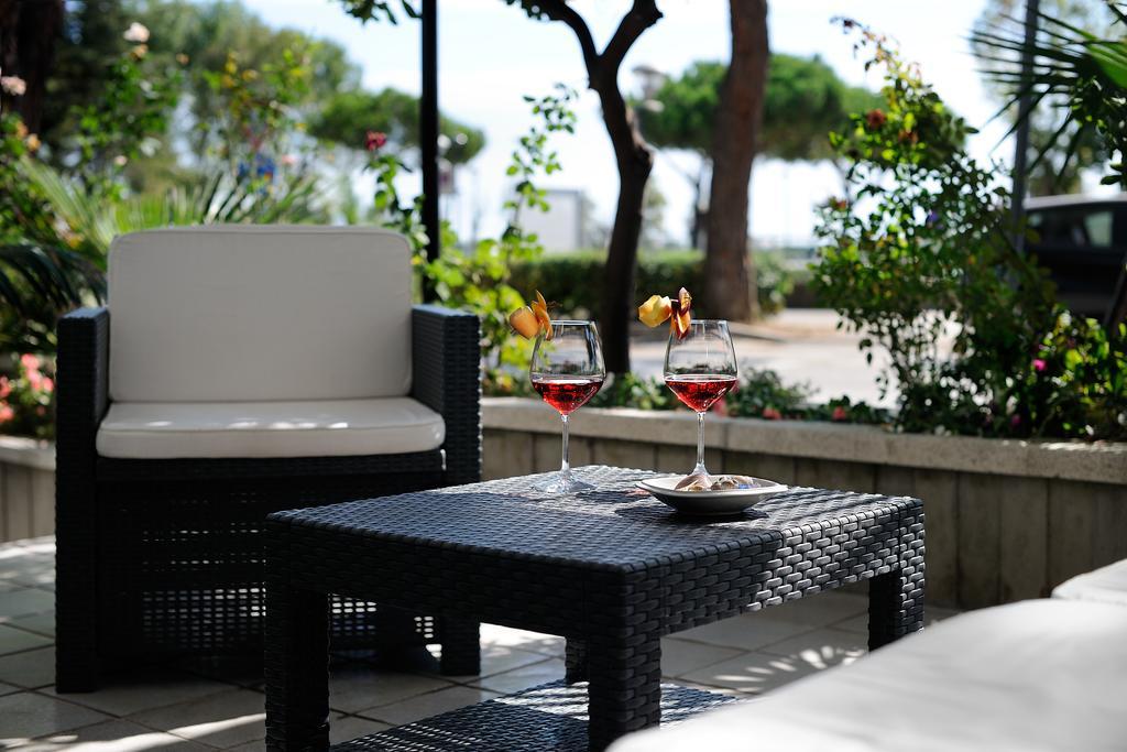 Hotel Capitol Misano Adriatico Dış mekan fotoğraf