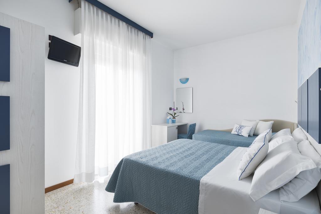 Hotel Capitol Misano Adriatico Dış mekan fotoğraf