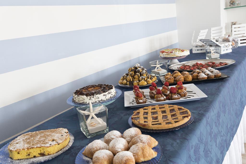 Hotel Capitol Misano Adriatico Dış mekan fotoğraf